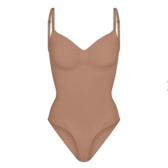 SKIMS SEAMLESS SCULPT BRIEF BODYSUIT SIENNA large